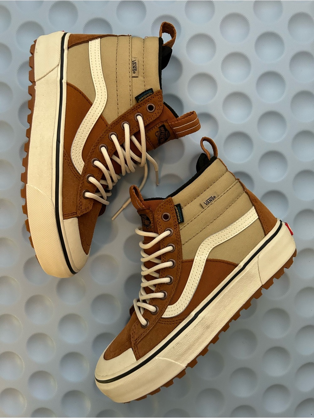 Vans Sk8-Hi MTE High Top Sneakers/Boots  Women’s 8 / Man’s 6.5